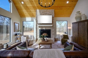 TV, fireplace - Modern Black Woods Creek Cabin (McCurtain County)