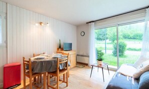 Living area - Apartment in Saint-lary Near Cable Car (Saint-Lary-Soulan)