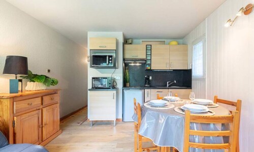 Charming Apartment Sleeping 6 at the Foot of the Mountains in St-lary Village