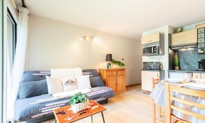 Living area - Apartment in Saint-lary Near Cable Car (Saint-Lary-Soulan)