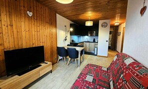 Living area - 2-room Apartment for 6 People, 38m2 (La Plagne-Tarentaise)