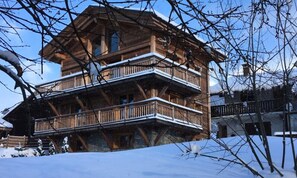 Exterior - Chalet in Notre Dame Near Ski Slopes (Notre-Dame-de-Bellecombe)