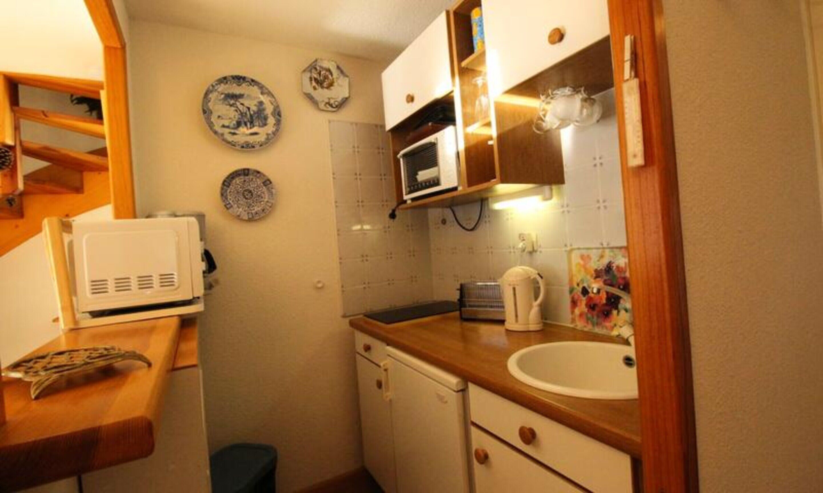 Microwave, oven, coffee/tea maker, electric kettle