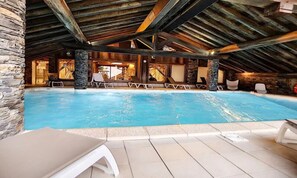 Outdoor pool - Spacious and Comfortable Apartment Close to the Slopes Balcony Swimming Pool (Les Belleville)