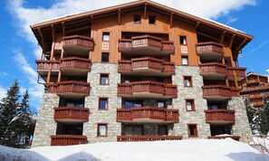 Exterior - Spacious and Comfortable Apartment Close to the Slopes Balcony Swimming Pool (Les Belleville)