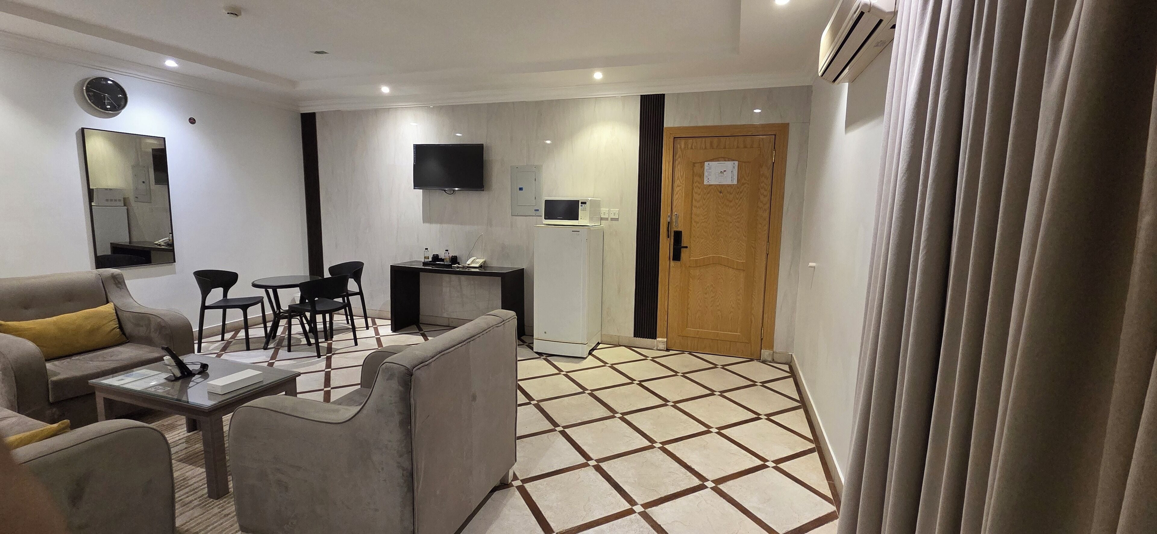 En 40-tommers LCD-TV med Parabol-TV