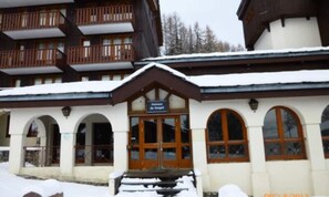 Exterior detail - Beautiful Studio Cabin Close to the Center With Terrace (La Plagne-Tarentaise)