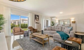Living area - House in Lagos With Ocean Views & Golf (Lagos)