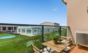 Outdoor dining - House in Lagos With Ocean Views & Golf (Lagos)
