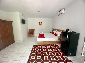 Bungalow, Garden View | Desk, free WiFi