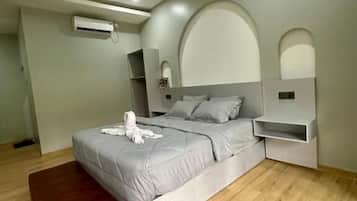 Family Room, 3 Bedrooms, Garden View | Desk, free WiFi