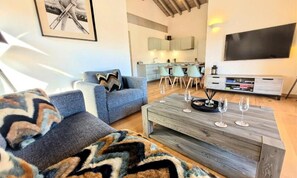 Living area - Charming Apartment for 6 People Near the Center (Les Gets)