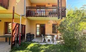 Outdoor dining - Apartment in Vallouise by Ecrins Trails (Vallouise-Pelvoux)