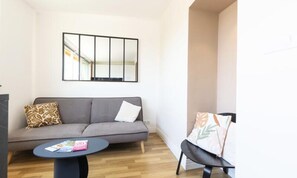 Living area - Apartment in Antibes Near Provencal Market (Antibes)