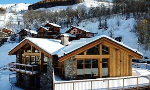Exterior - Chalet in Les Places With Ski Lift Access (Les Belleville)