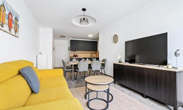 Living area - Apartments for 6 People (Cagnes-sur-Mer)