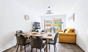 Dining - Apartments for 6 People (Cagnes-sur-Mer)