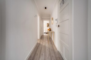 Apartamento clásico, vistas a la ciudad | Interior