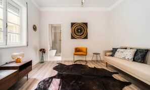 Apartamento clásico, vistas a la ciudad | Zona de estar