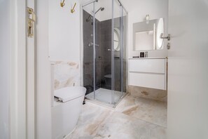 Classic-Apartment, Stadtblick | Badezimmer