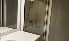 Hair dryer - 4-room Apartment for 8 People - Comfort (Bagnères-de-Bigorre)