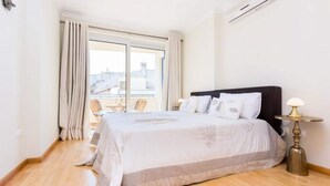 Unclassified image, 3 of 3, button - Apartments for 4 People (Lagos)