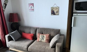 Living area - Apartment in Valloire Near Ski Slopes (Valloire)