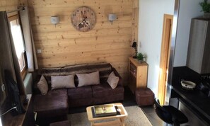 Living area - 4 Rooms, 6 People, on Display is (Valloire)