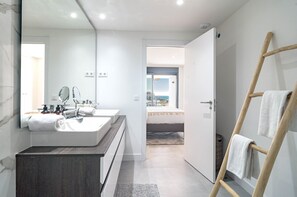 Iron/ironing board, free WiFi, bed sheets - SR Oasis 325 luxury 3BDR with Sea View (Estepona)