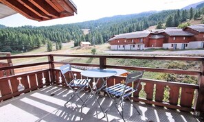 Outdoor dining - Dba307 - 1 Bedroom Apartment + Sleeping Alcove - Balcony - Sleeps 6 - 1800 Area (Puy-Saint-Vincent)