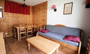Living area - Dba307 - 1 Bedroom Apartment + Sleeping Alcove - Balcony - Sleeps 6 - 1800 Area (Puy-Saint-Vincent)