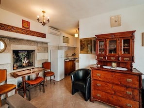 House | Interior - Cottage Ciara - One Bedroom Holiday Home With Pool and sea View (Dubrovnik)