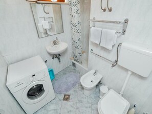 House | Bathroom - Cottage Ciara - One Bedroom Holiday Home With Pool and sea View (Dubrovnik)