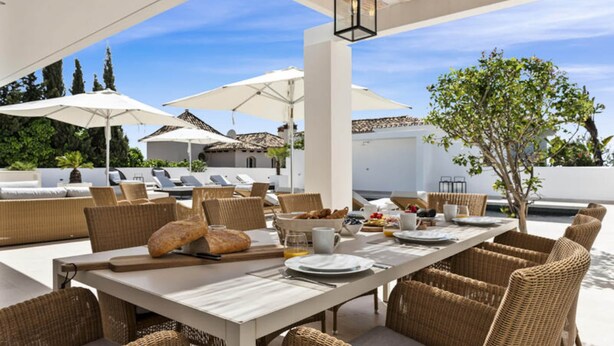 Outdoor dining - Private Luxury Villa Steps From the Beach! (Marbella)