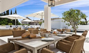 Outdoor dining - Private Luxury Villa Steps From the Beach! (Marbella)