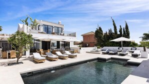 Indoor pool, outdoor pool - Private Luxury Villa Steps From the Beach! (Marbella)