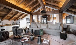 Living area - Spacious and Sunny Chalet With Nordic Bath and Elevator (Les Belleville)