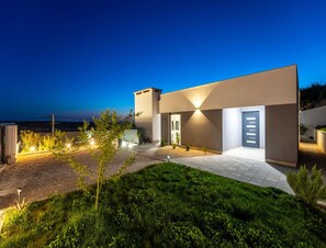 House | Reception - Holiday Home in Podvrsje With Sea View (Razanac)