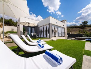 House | Spa treatment - Holiday Home in Podvrsje With Sea View (Razanac)
