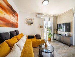 House | Living room | Fireplace - Holiday Home in Podvrsje With Sea View (Razanac)