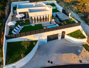 Exterior - Holiday Home in Podvrsje With Sea View (Razanac)