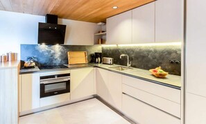Microwave, dishwasher, coffee/tea maker, electric kettle - 4-star Apartment - Les Saisies - Sleeps 10 (Hauteluce)