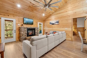 Smart-TV, Kamin, Tischfußball