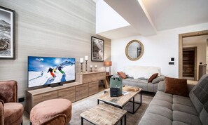 Living area - Apartment in Le Bettaix With Ski-in Access (Les Belleville)