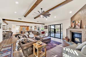 Smart TV, fireplace - Temecula Scenic Estate with Pool, Jacuzzi, Pickleball, Putting Green (Temecula)