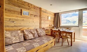 Dining - Comfortable Duplex Apartment At the Foot of the Slopes Balcony (Les Belleville)