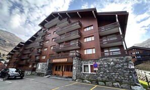 Exterior - Bright, Ski-in, Ski-out, Ideal Location (Les Allues)
