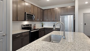 Refrigerador y cafetera y tetera