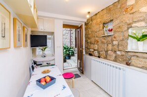 Interior - Art House Zanze- Two Bedroom Apartment With City View (Dubrovnik)
