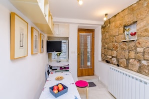Dining - Art House Zanze- Two Bedroom Apartment With City View (Dubrovnik)